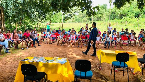 Em Araguaína, Escola Municipal Santa Rosa é contemplada com Roda de Conversa com o poeta André Goveia