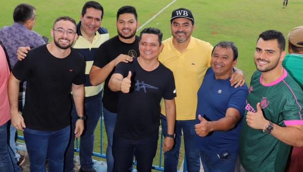 Em Araguaína, governador Wanderlei Barbosa prestigia semifinal do Campeonato Tocantinense

