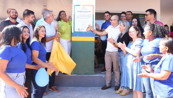 Em Augustinópolis, Amélio Cayres prestigia entrega da reforma e ampliação de escola no povoado Vila Dezesseis