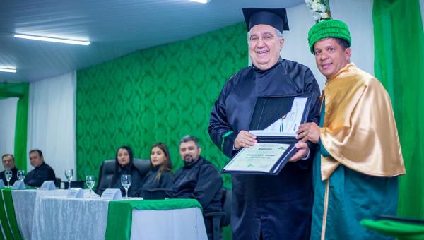 Em Augustinópolis, vice-governador Laurez Moreira recebe título de Doutor Honoris Causa em Ciências Políticas