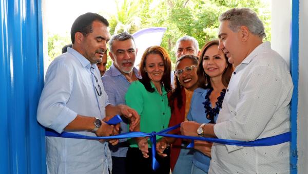 Em Esperantina, governador Wanderlei Barbosa entrega obras de reforma geral da Escola Estadual Joaquina Maria da Silva

 