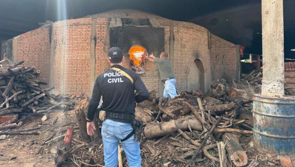 Em Guaraí, Polícia Civil incinera entorpercentes apreendidos e até farinha de bolo que estava sendo comercializada por traficante como cocaína