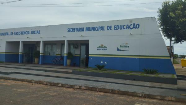 Em Presidente Kennedy, Vereador Professor Joãozinho e outros parlamentares cobram esclarecimentos sobre contratação de uniformes escolares