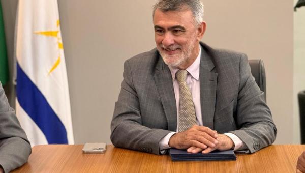 Emenda paga: Amélio Cayres garante R$ 200 mil para microrrevestimento asfáltico do distrito de Macaúba, em Araguatins