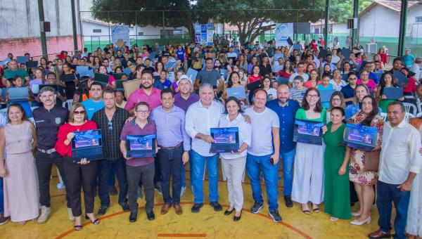 Entrega de notebooks do PROFE Digital é realizada pelo Governo do Tocantins nas Regionais de Educação de Araguatins e Tocantinópolis