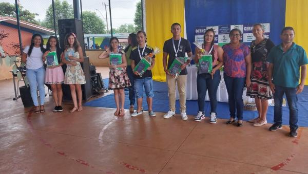 Escola de Palmeiras do Tocantins premia vencedores de concurso de leitura