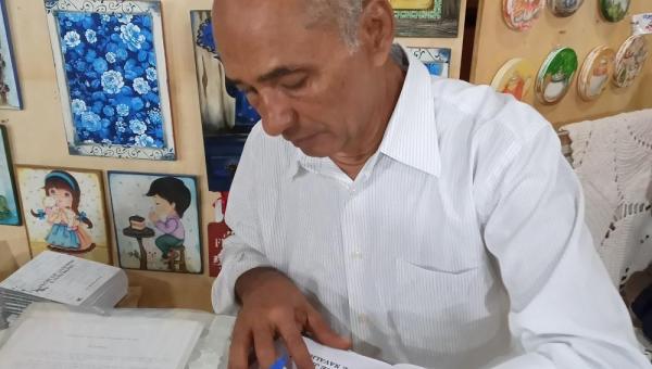 Escritor Almecides Andrade lançou, em grande estilo, mais um livro em Araguaína