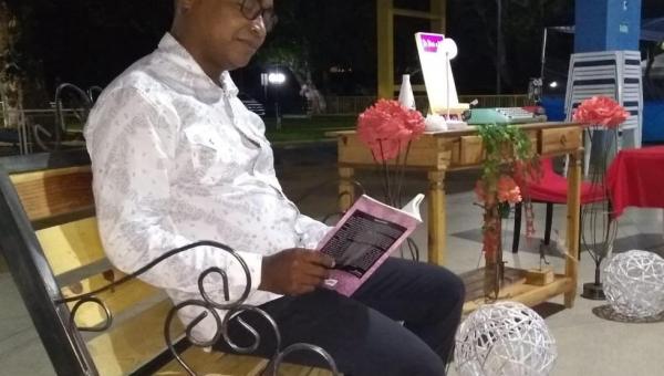 Escritor Leomar Alves lançou seu primeiro livro neste sábado em Araguaína
