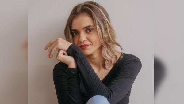 Escritora Fernanda de Alcântara lançará livro de poemas em Araguaína