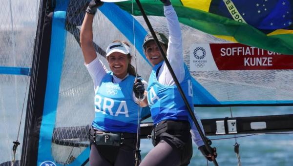 ESPORTE: Brasil conquista a medalha de ouro na vela com Martine Grael e Kahena Kunze