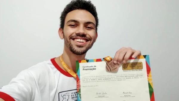 Estudante de Novo Acordo recebe medalha de bronze da Obmep