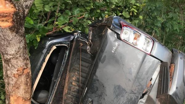 Ex-prefeito de Ananás Wilson Saraiva sofre acidente de carro na BR-153