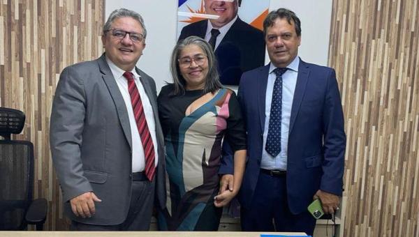 Fabion e Jair Farias recebem visita da vice-prefeita de Praia Norte, Toinha do Tupã