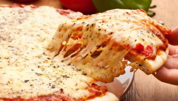 Faça sua pizza de liquidificador em casa