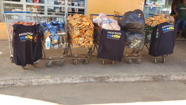 Fiscais do Procon Tocantins apreendem 2.240 produtos vencidos em Tocantínia 