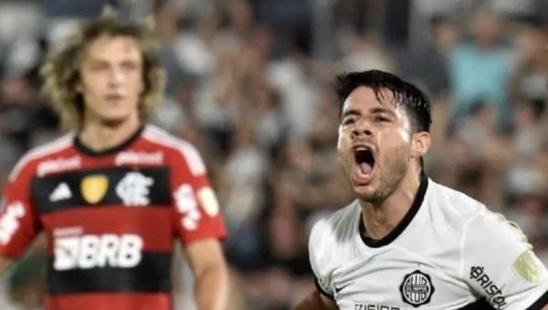 Flamengo dá vexame, perde de virada para o Olímpia e é eliminado da Copa Libertadores
