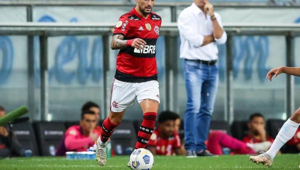 Flamengo é castigado pelo desinteresse; minutos a Arrascaeta e Pedro são a boa notícia