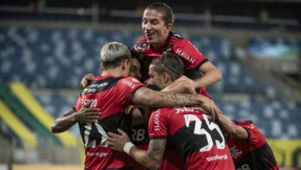 Flamengo oscila, mas vence duelo inédito contra o Cuiabá e salta na tabela do Brasileirão