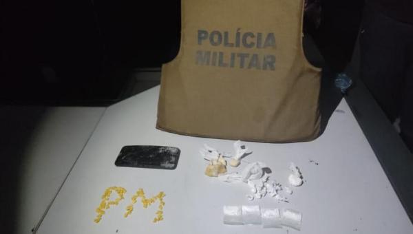 Procurado por estupro é preso, motocicleta roubada é recuperada e drogas são apreendidas