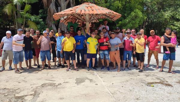 Funcionários da empresa Suriname Terraplanagem em Xambioá celebram o fim de ano com confraternização 