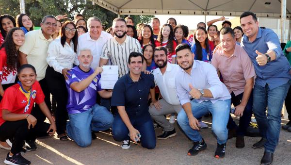 Governador em exercício, Laurez Moreira, assina ordem de serviço de R$ 1,6 milhão e autoriza início imediato na reforma do Ginásio Poliesportivo de Dianópolis
