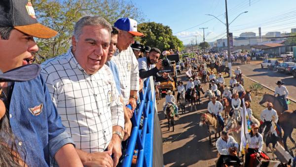 Governador em exercício, Laurez Moreira, prestigia cavalgada durante ExpoBrasil 2023 e destaca a força do agronegócio para economia do Tocantins em Paraíso