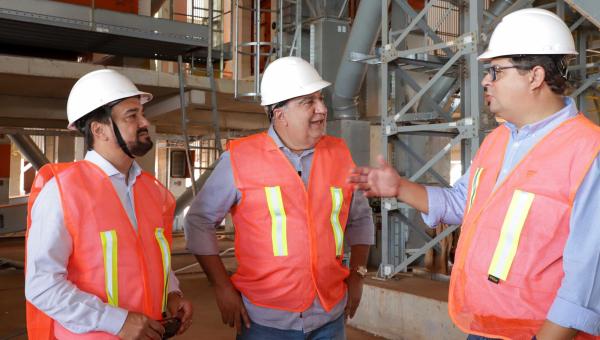 Governador em exercício, Laurez Moreira, visita instalações de empresa do agronegócio que vai gerar centenas de empregos no Tocantins