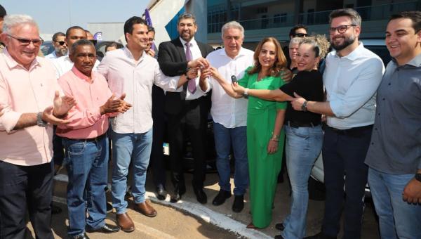 Governador Laurez Moreira entrega novas viaturas para a Polícia Civil