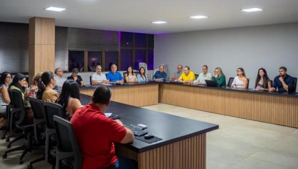 Governador Laurez Moreira transfere gabinete para sede da SES/TO onde despacha com secretariado e equipe técnica para monitorar de perto a situação da saúde no Tocantins
