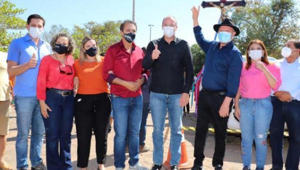 Governador Mauro Carlesse participa do Festejo do Bonfim em Natividade