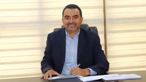 Governador Wanderlei Barbosa assina ordens de serviço para obras do câmpus da Unitins em Augustinópolis e da rodovia TO-010 em Araguatins, nesta quarta-feira, 22
