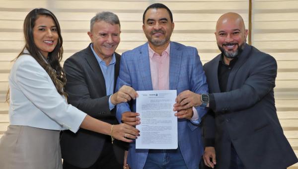 Governador Wanderlei Barbosa assina Termo de Adesão que integra a cidade de Palmas ao Profe
