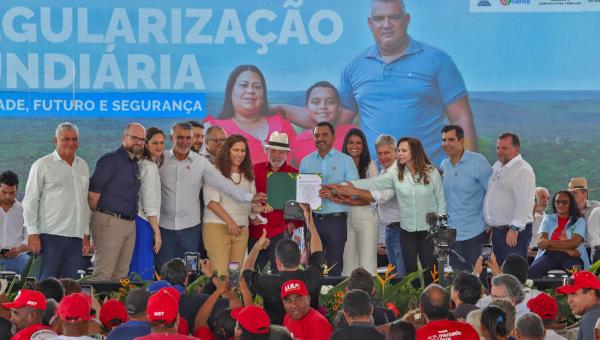 Governador Wanderlei Barbosa e presidente Lula assinam acordo histórico para governança fundiária de 1,9 milhão de hectares no Tocantins