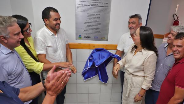 Governador Wanderlei Barbosa entrega pavimentações, prestigia inaugurações locais e destaca parceria com a prefeitura de Buriti do Tocantins  