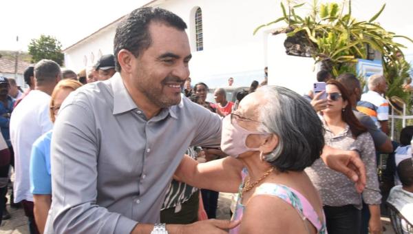 Governador Wanderlei Barbosa participa de missa da padroeira de Arraias, Nossa Senhora dos Remédios