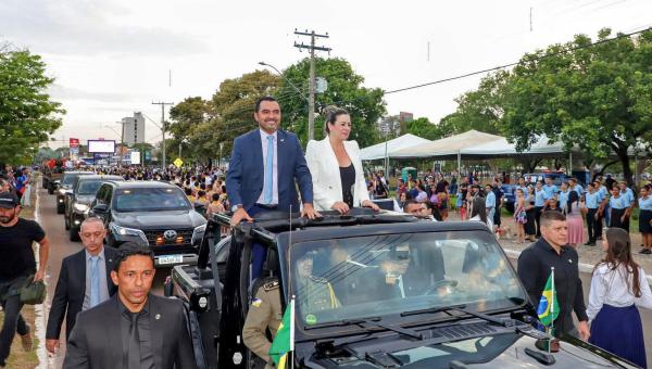 Governador Wanderlei Barbosa participa do Desfile de 7 de Setembro que reuniu 12 mil pessoas em Palmas