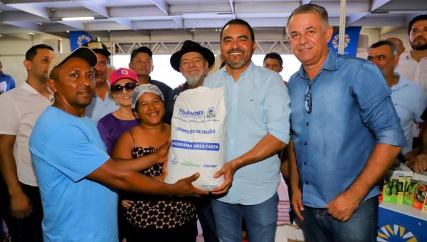 Governador Wanderlei Barbosa prestigia VII Expoagra de Augustinópolis e realiza entrega de produtos agrícolas para fortalecer o plantio na região do Bico do Papagaio
