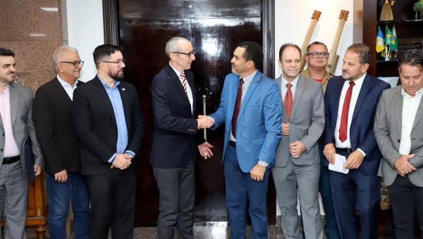 Governador Wanderlei Barbosa recebe embaixador da Áustria e sinaliza possibilidade de intercâmbio para formação de mão de obra 