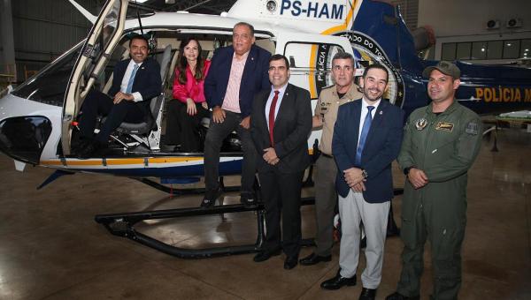 Governador Wanderlei Barbosa recebe helicóptero Esquilo B2 para o Grupamento Aéreo da Polícia Militar do Tocantins