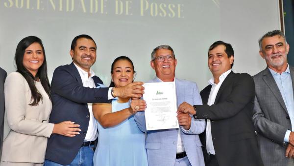 Governador Wanderlei Barbosa reforça compromisso na atuação municipalista, durante posse da nova diretoria da ATM