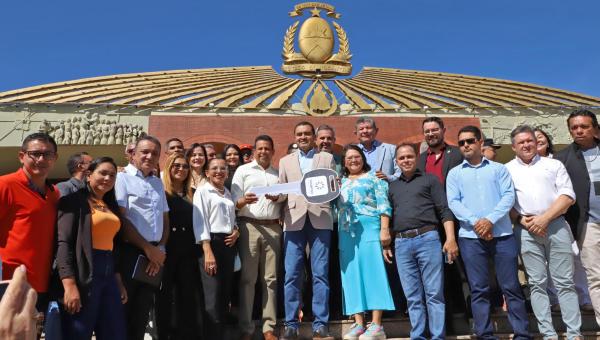 Governador Wanderlei Barbosa reforça frota de veículos da Educação com a entrega de 25 caminhonetes