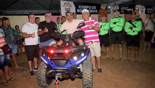 Governador Wanderlei Barbosa visita Praia da Ponta e entrega quadriciclo para a Policia Militar em Araguatins 