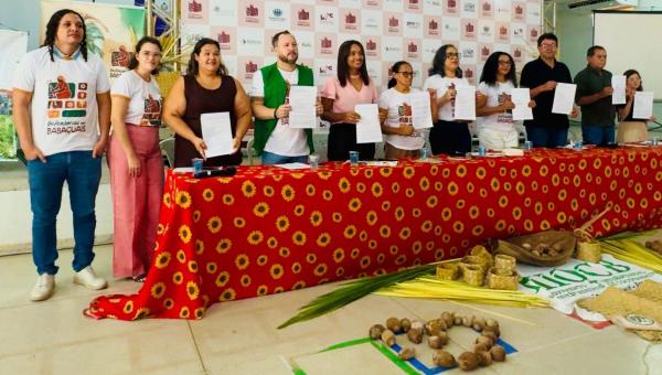 Governo do Tocantins apoia ação em Augustinópolis que leva serviços essenciais a quebradeiras de coco babaçu

