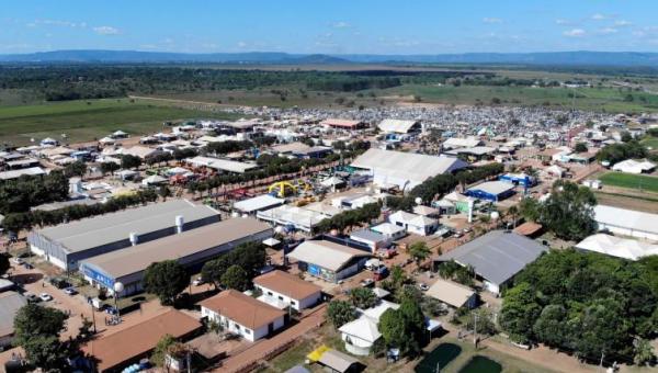 Governo do Tocantins avança na estrutura da Agrotins 2026 e atinge 80% dos estandes preenchidos