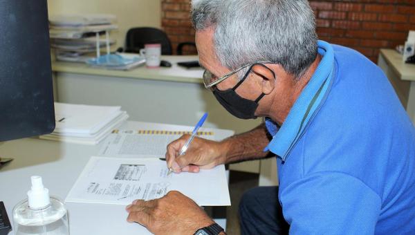 Governo do Tocantins entrega 451 títulos registrados de imóveis para famílias do Jardim Taquari, nesta quinta-feira, 2