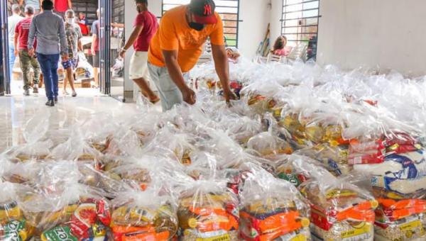 Governo do Tocantins entrega cestas básicas em 44 cidades tocantinenses