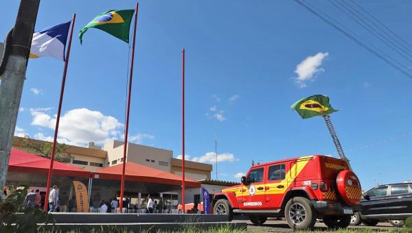 Governo do Tocantins entrega quartel do corpo de bombeiros reformado e lança Projeto Bombeiro Mirim em Araguaína