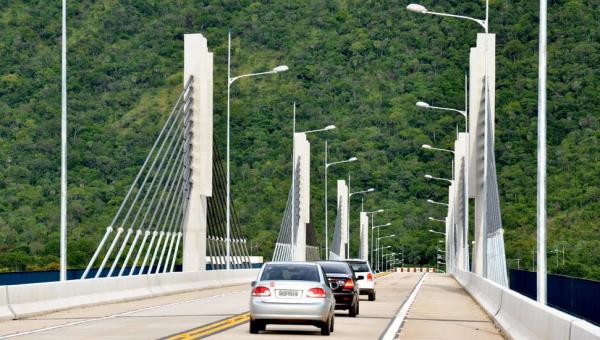 Governo do Tocantins instala iluminação de LED na ponte de Lajeado