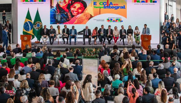 Governo do Tocantins vai aderir ao Programa Escola de Tempo Integral e tem como meta chegar a 50% das escolas ofertando o regime

