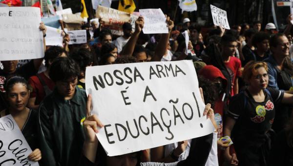 Governo suspende cronograma de implementação do Novo Ensino Médio